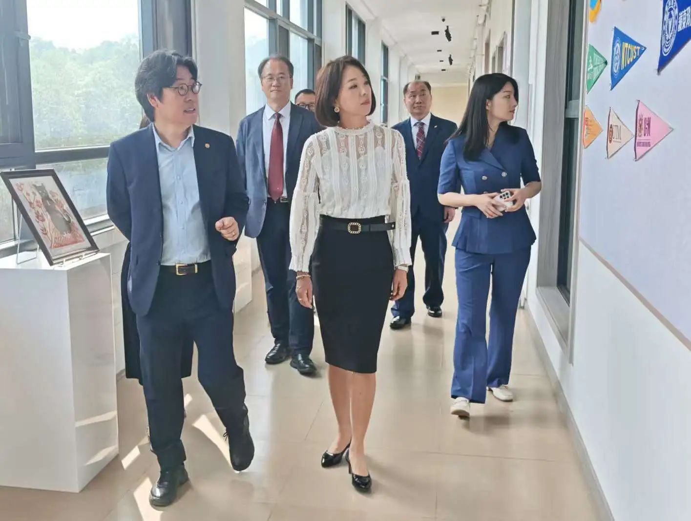 韩国富川大学代表团访问四川文化艺术学院·共筑AI艺术教育新高地