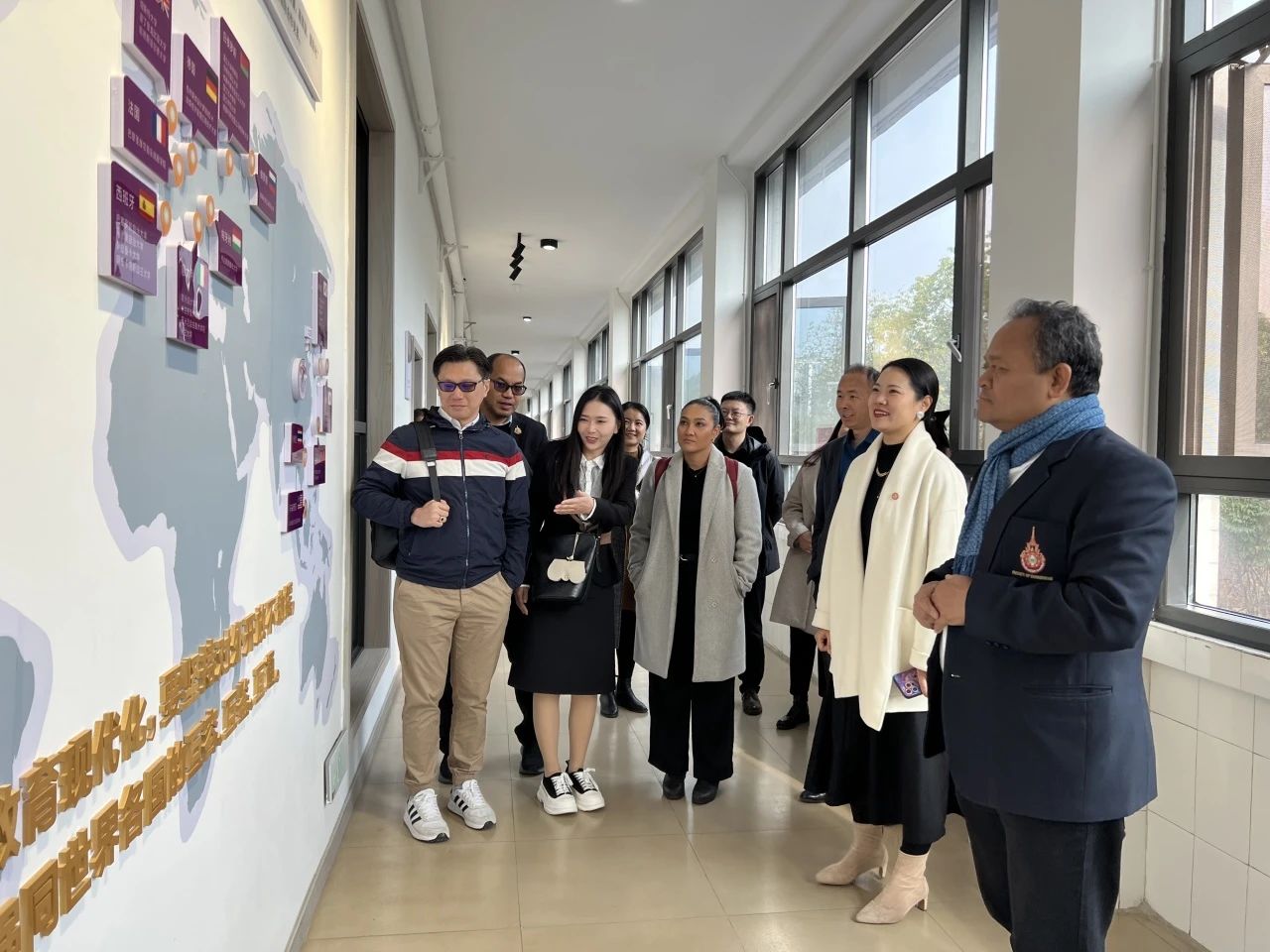 我院与泰国塔亚武里皇家理工大学成功举行座谈会议